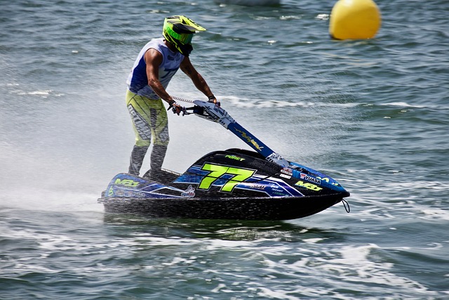 试图用头球 试图用头球